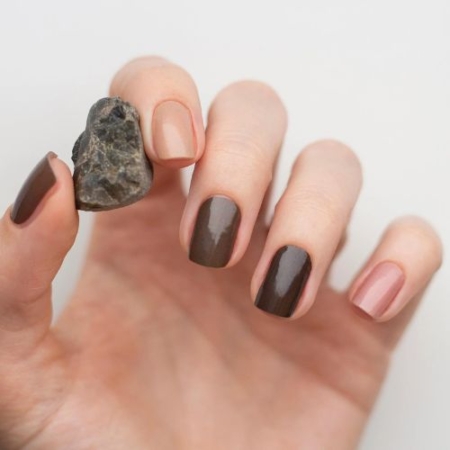 Kynsitarrat – AVOA Beauty – Stoned