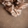 Silkkinen hiusdonitsi JANE DARCY – Luxury Silk Scrunchie Set, Champagne 3kpl