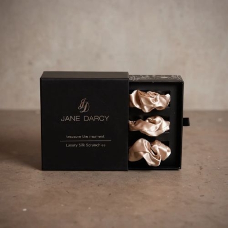 Silkkinen hiusdonitsi JANE DARCY – Luxury Silk Scrunchie Set, Champagne 3kpl