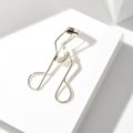 TWEEZERMAN Curl 38 Lash Curler, ripsientaivutin mantelinmuotoisille silmille